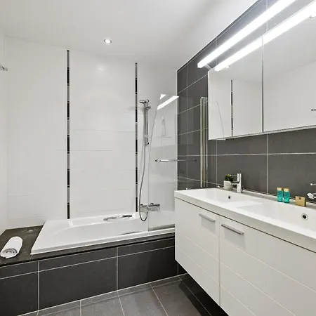 Daire Modern Located At The Center Of *