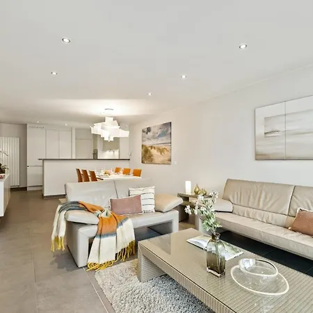 Modern Located At The Center Of Apartament *