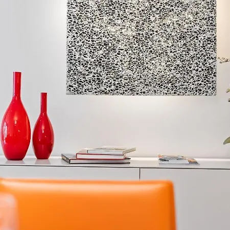 Modern Located At The Center Of Apartment