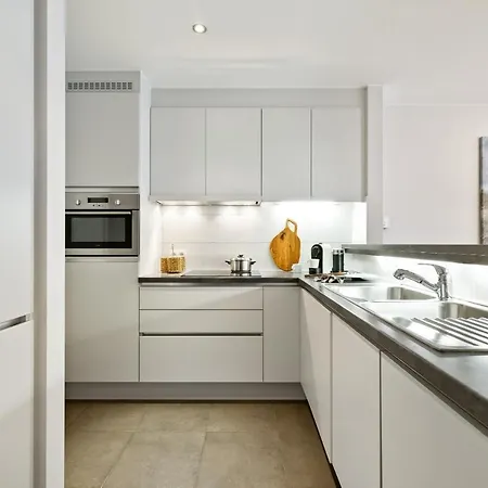 Apartment Modern Located At The Center Of *