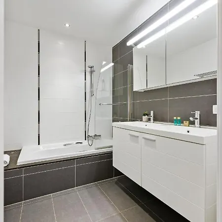 Apartament Modern Located At The Center Of